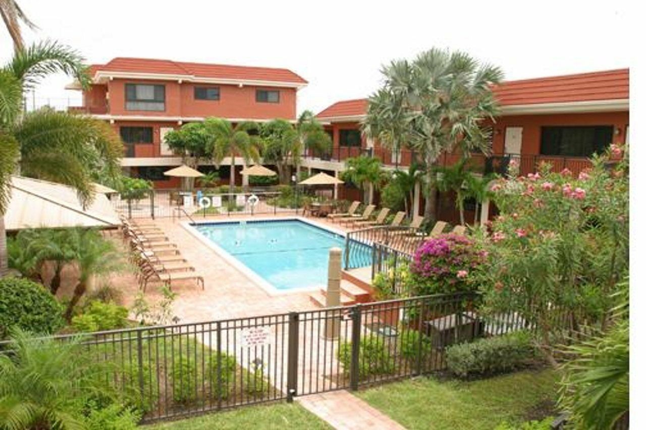 Away Inn Lauderdale-by-the-Sea Exterior foto
