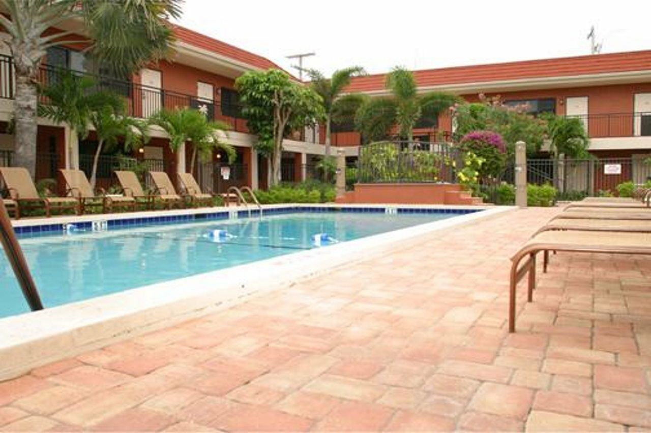 Away Inn Lauderdale-by-the-Sea Exterior foto